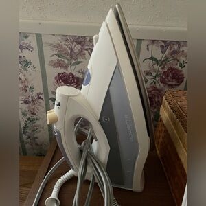 Rowenta White and Gray Steam Iron